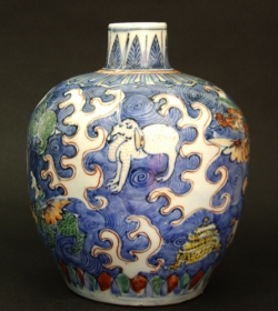 Ming Wanli porcelain jar with wucai decoration - courtesy R&G McPherson Antiques